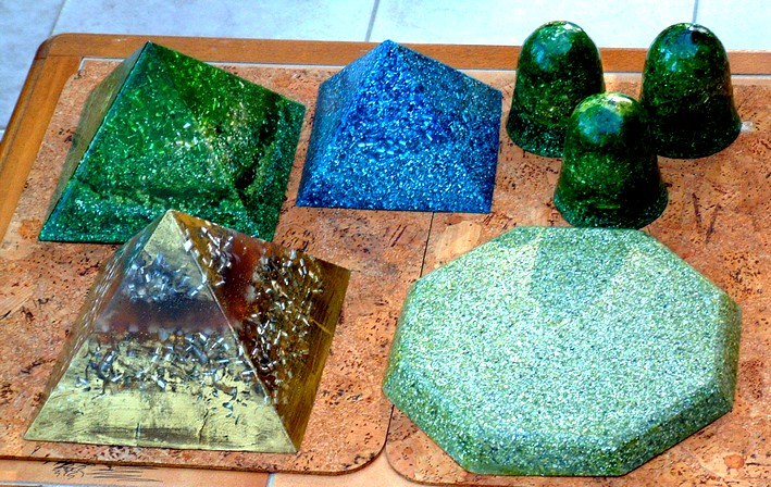 Nouvelles HHG et dessous de plat Pyramide avec poudre d'or...