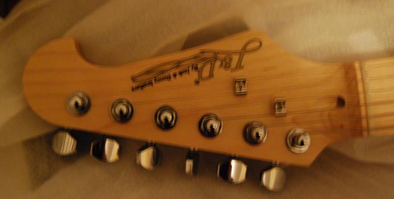 Jack and Danny ST30M SB stratocaster des pauvres 100312023442546395611738