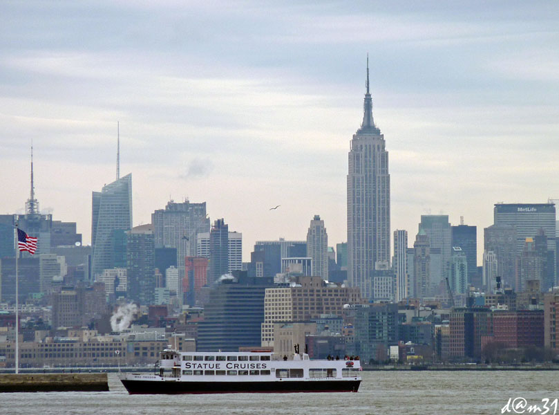 Skyline & ferry 100409104015503665800416