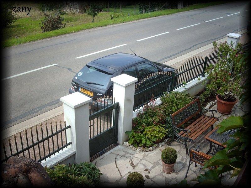 Ma sax (devant la maison)