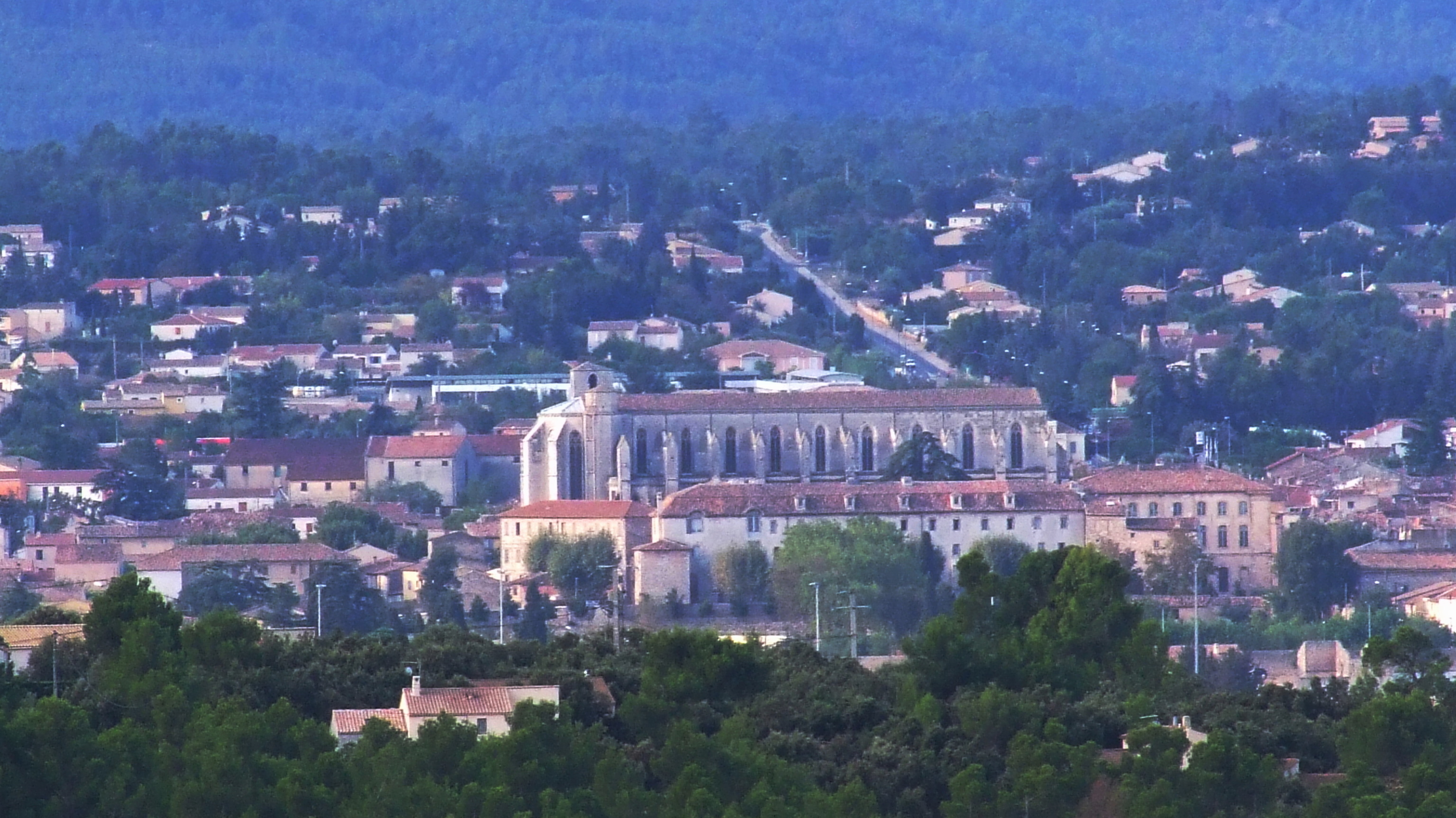 tout au fond la basilique