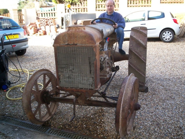 Fordson F ça avance... 100504084847819115966661