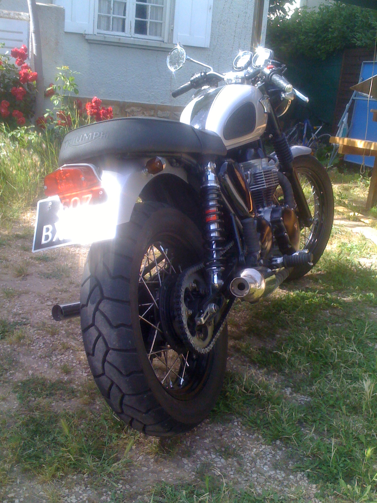 Pneus plus larges Thruxton 100531053101826566139379