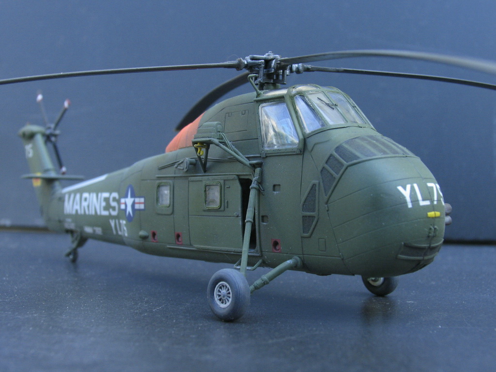 Uh34 dual. Uh-1d Italeri 1/72. Uh-1b Huey Italeri 1:72. Uh-34d. Вертолет uh-1d Slick.