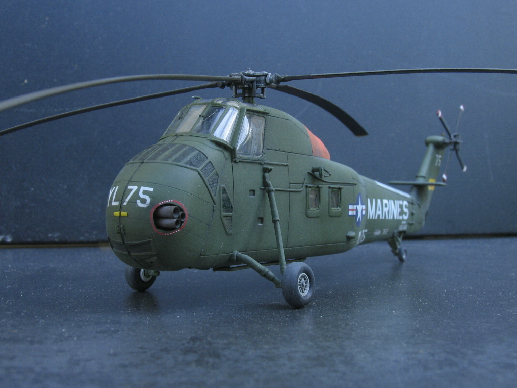 Uh34 dual. Uh-1d Italeri 1/72. Uh-1b Huey Italeri 1:72. Вертолет uh-34d. Uh-34 вертолет.