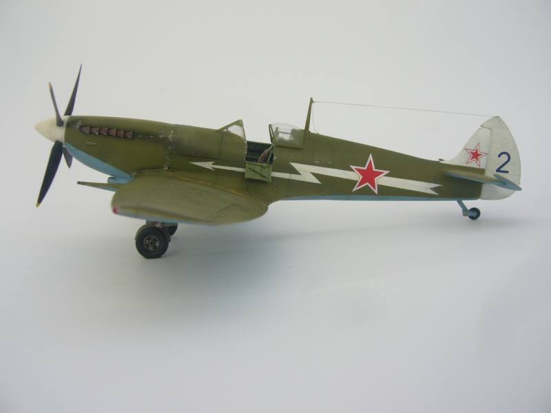 Spitfire LFIXe VVS 1946 ICM 1/48 dernières photos avec dio... 100727075904534316474052