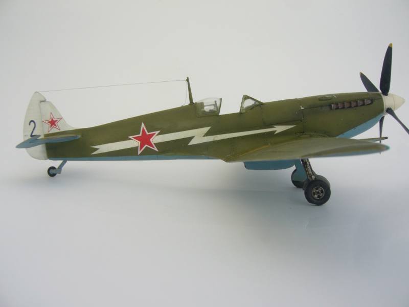 Spitfire LFIXe VVS 1946 ICM 1/48 dernières photos avec dio... 100727075904534316474053