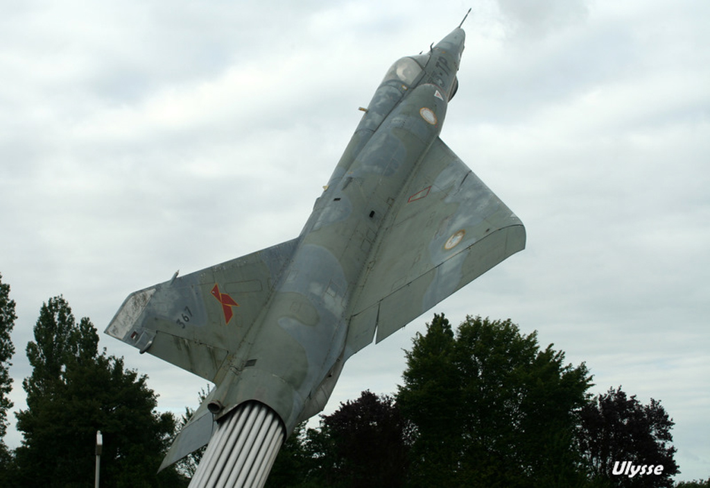chateaudun - Dassault Mirage 3RD France Air Force 33-TP à Chateaudun  100801013800825476497727