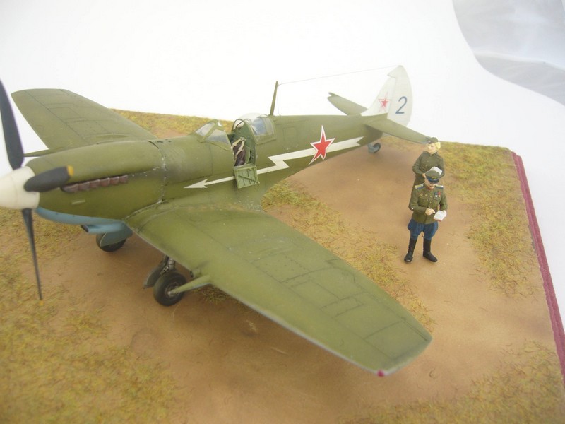 Spitfire LFIXe VVS 1946 ICM 1/48 dernières photos avec dio... 100811063420534316547883
