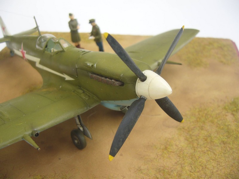 Spitfire LFIXe VVS 1946 ICM 1/48 dernières photos avec dio... 100811063422534316547885