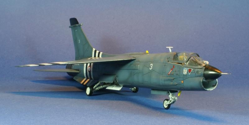 [Academy] Vought F-8P Crusader 50 ans débarquement 1/72 1008210827081050216604153