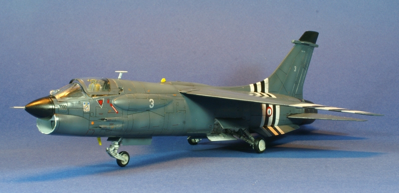 [Academy] Vought F-8P Crusader 50 ans débarquement 1/72 1008210827081050216604155